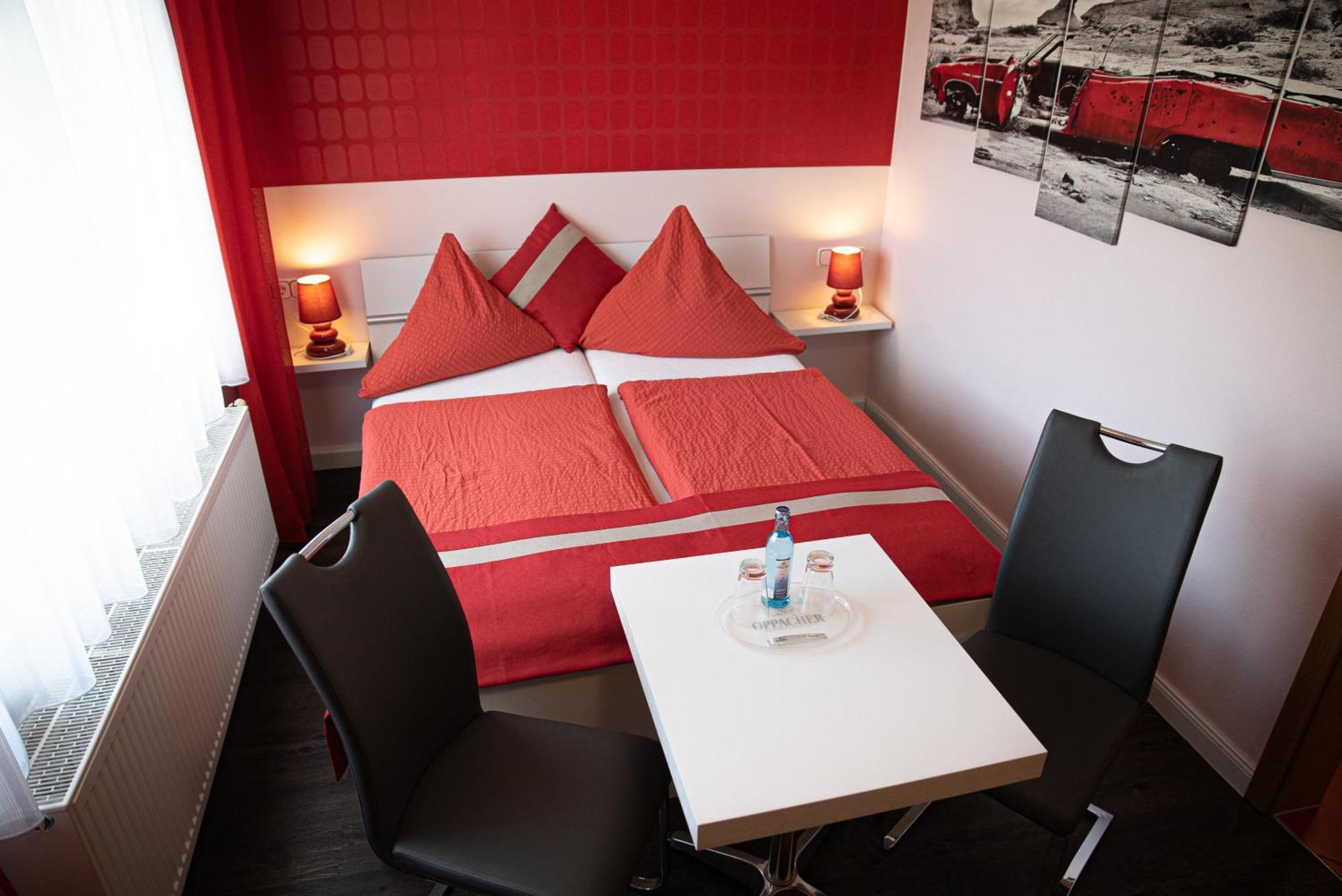 Pension Rüssel-Pub Sangerhausen Ruang foto
