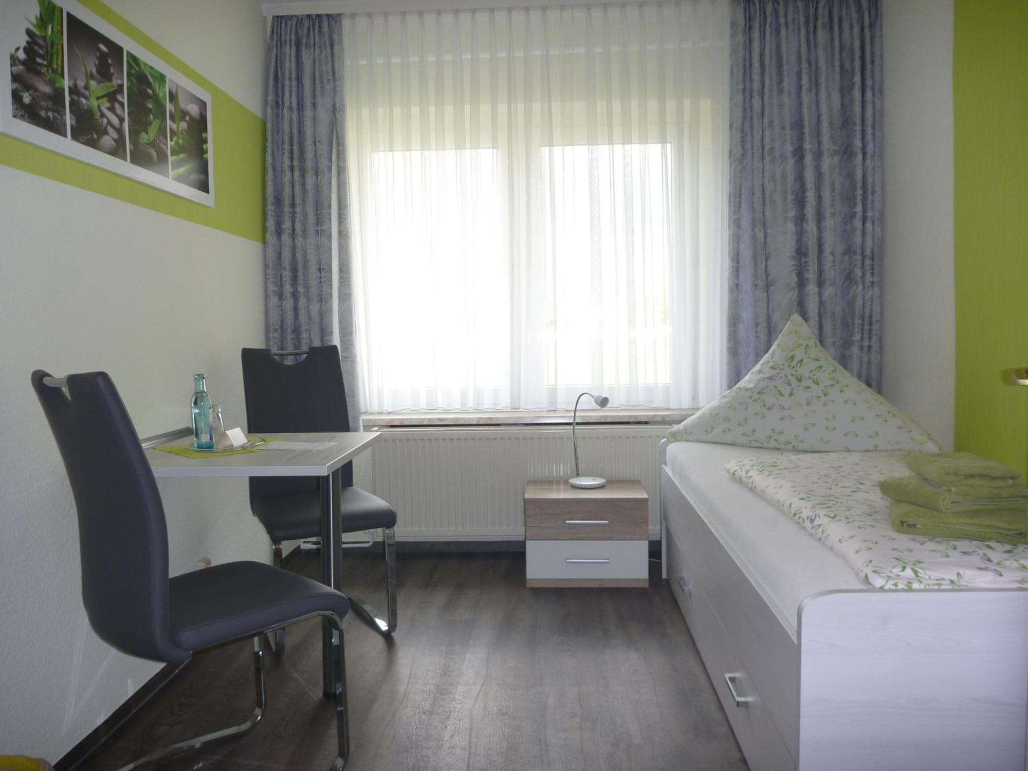 Pension Rüssel-Pub Sangerhausen Bagian luar foto