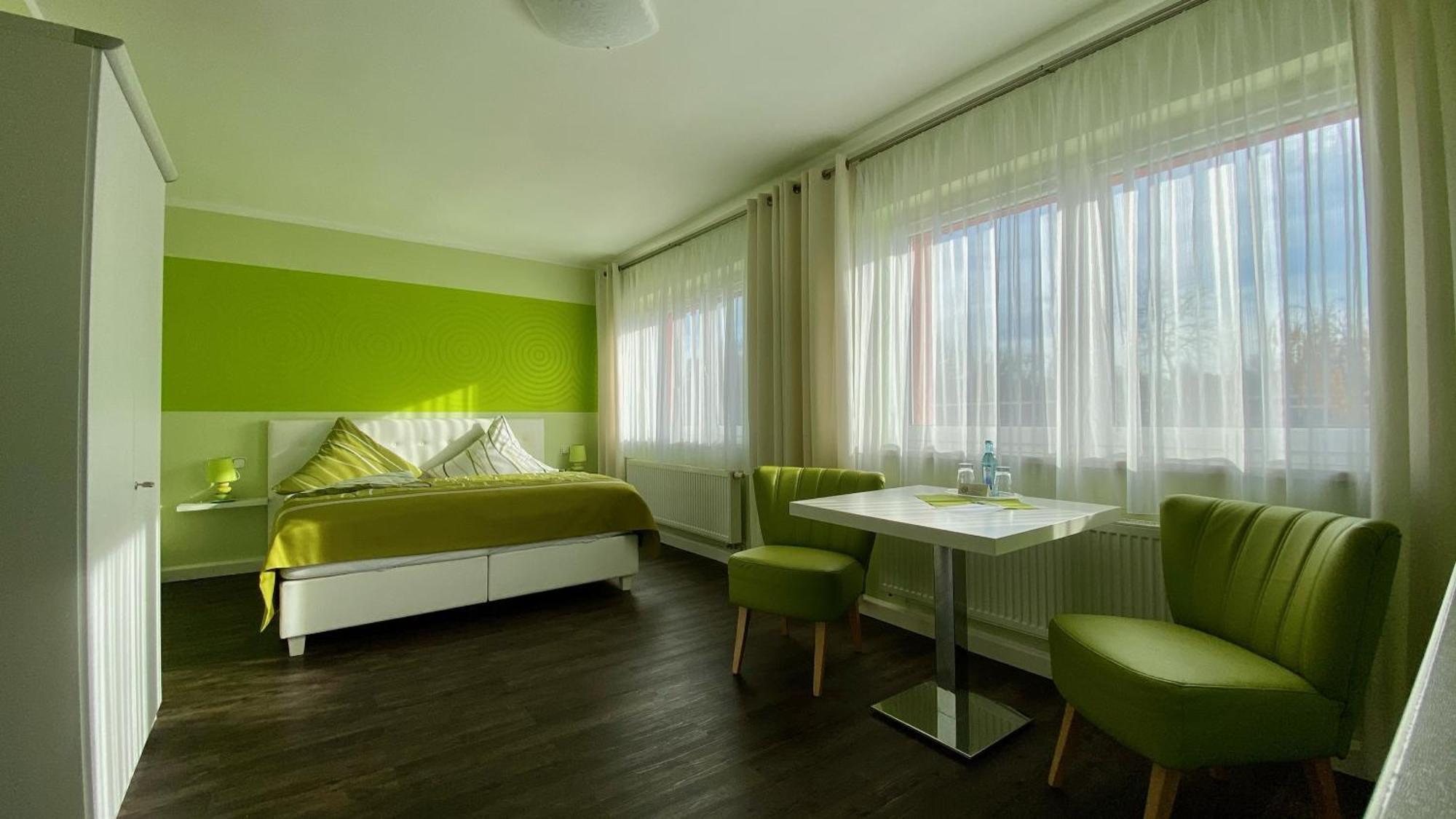 Pension Rüssel-Pub Sangerhausen Bagian luar foto